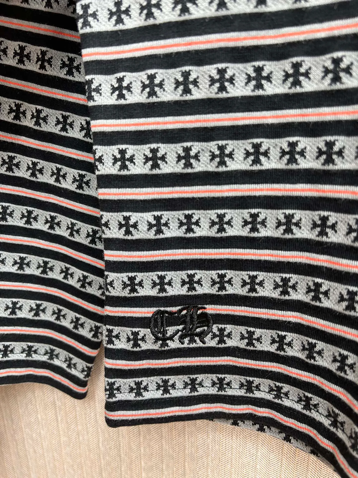 🅿️430 Croix Heart 25 Ss striped POLO long sleeves. Minimum order of 1,000 meters for yarn-dyed fabric. Expensive. The embroidery uses imported Tajima embroidery machine. The collar leather tag is made of imported lambskin. The hardware is made of real antique silver. The cost is extremely expensive. Size: S.M.L